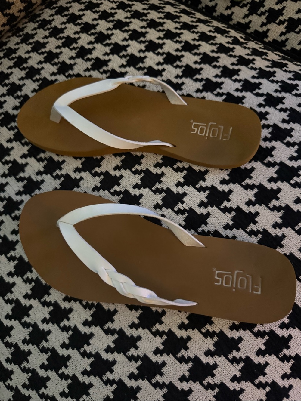 Flojos White Strap Flip Flops❗️ - Picture 2 of 7